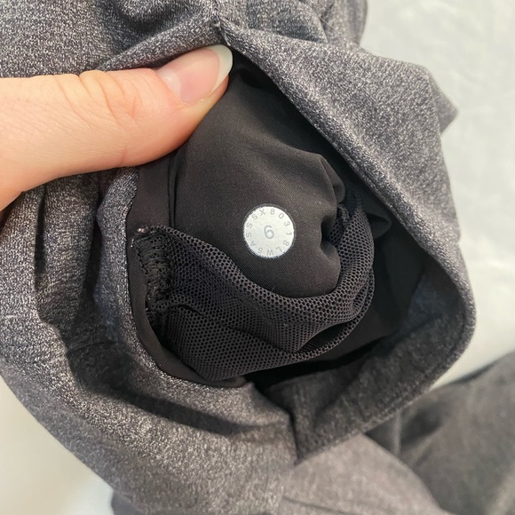 Lululemon on the fly 7/8 pants - Picture 3 of 5